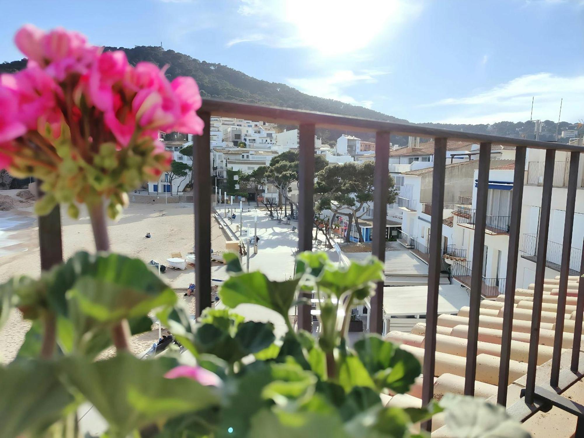 Tamariu Platja - Penthouse On Passeig Del Mar. Apartment Luaran gambar